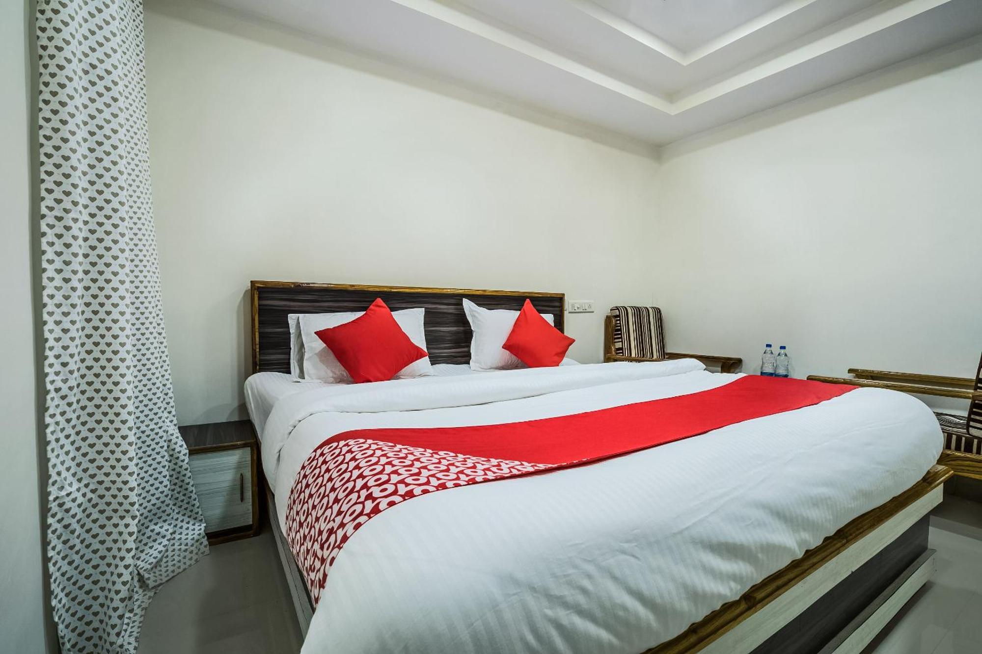 Oyo Hotel Crystal วารังกัล ภายนอก รูปภาพ